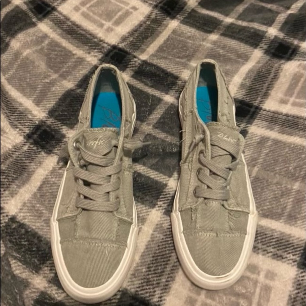 Bluefish size 8